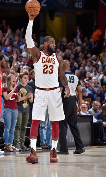 LeBron breaks Jordan record as Cavs down Pelicans 107-102